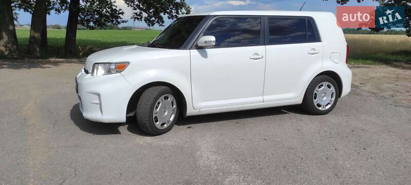 Седан Scion xB 2013 в Киеве