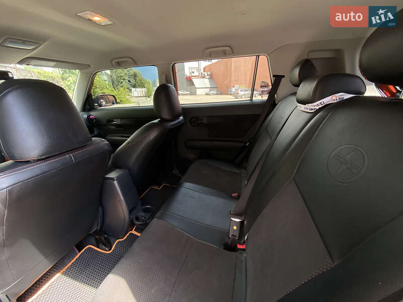 Хэтчбек Scion xB 2011 в Киеве