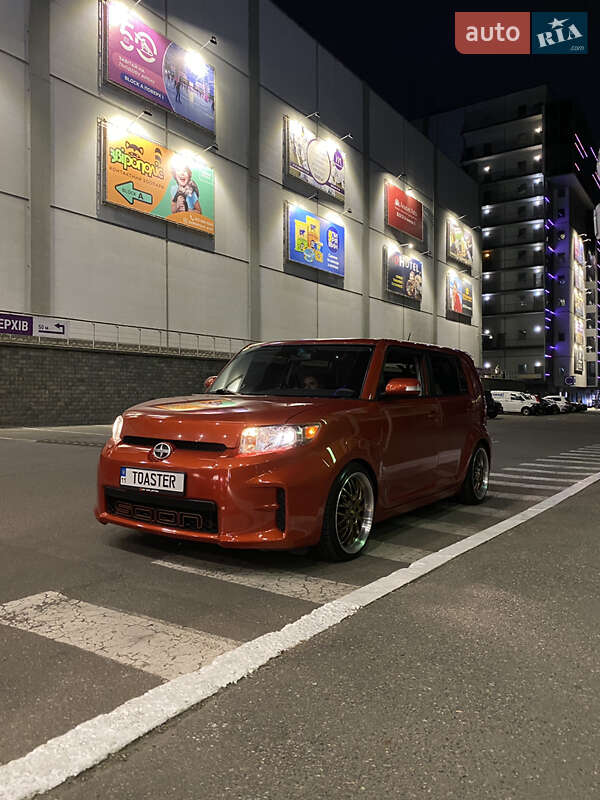 Хэтчбек Scion xB 2011 в Киеве