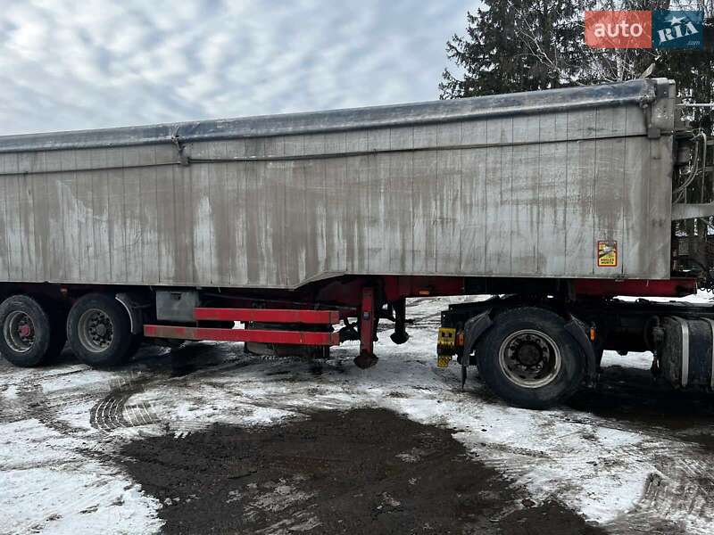 Зерновоз - полуприцеп SDC SDC 2003 в Красном фото Зерновоз - полуприцеп SDC SDC 2003 в Красном