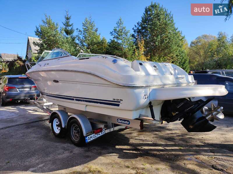 Sea Ray 225 Weekender SeaDoo Cabin