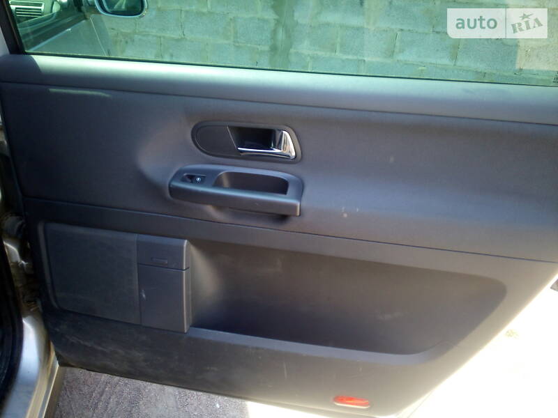 Минивэн SEAT Alhambra 2009 в Коростене