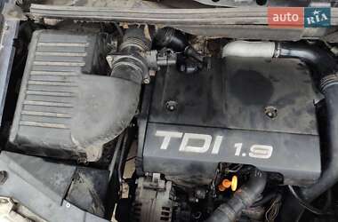 Мінівен SEAT Alhambra 2000 в Кельменцях