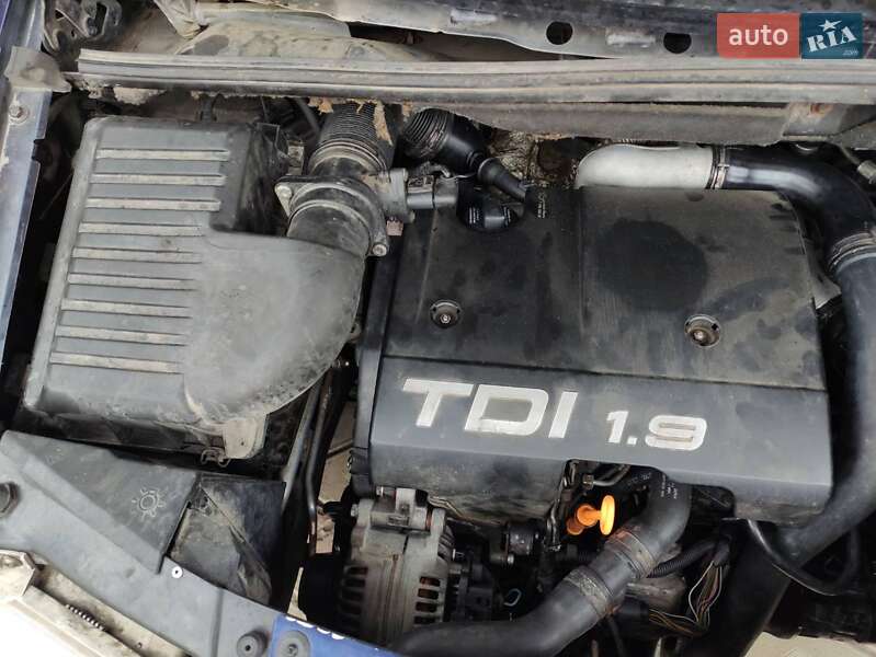 Мінівен SEAT Alhambra 2000 в Кельменцях