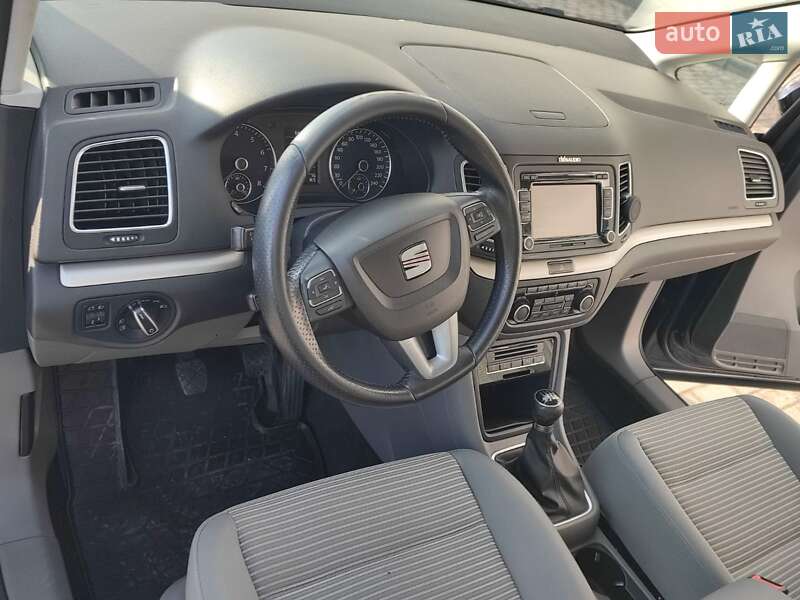 Минивэн SEAT Alhambra 2010 в Киеве