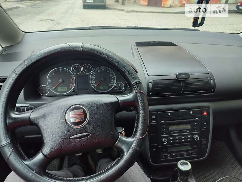 Мінівен SEAT Alhambra 2009 в Чернівцях