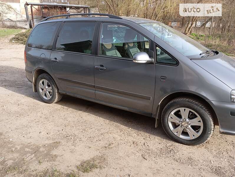 Минивэн SEAT Alhambra 2009 в Черновцах