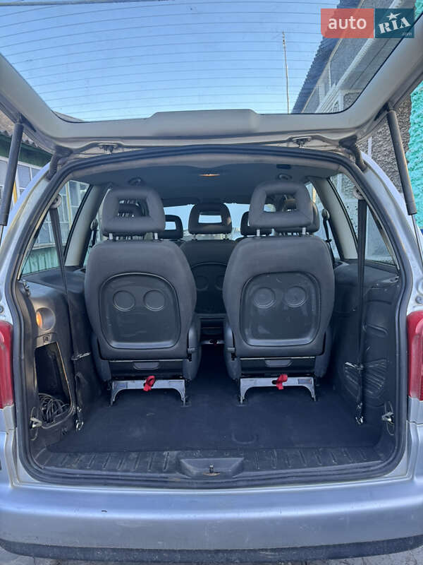 Минивэн SEAT Alhambra 2004 в Владимире