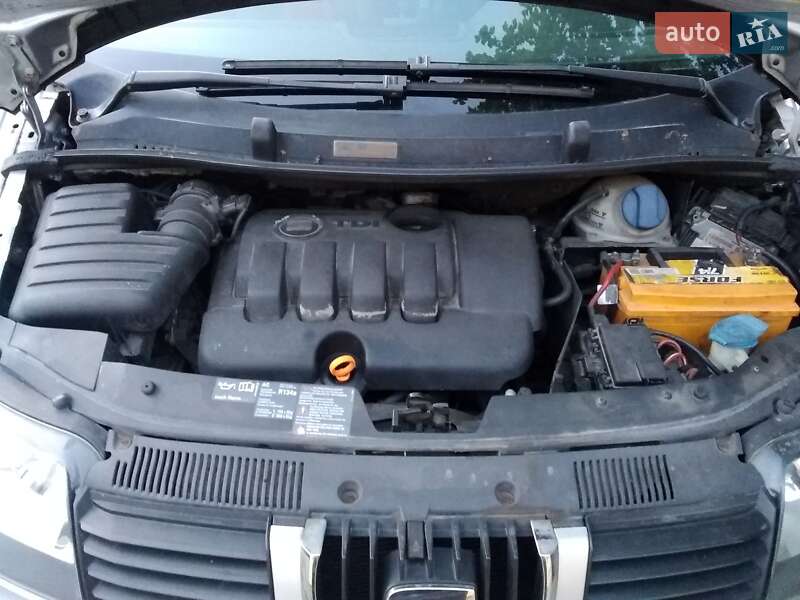 Минивэн SEAT Alhambra 2009 в Львове