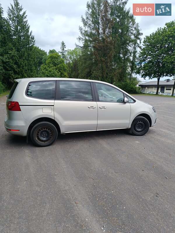 Минивэн SEAT Alhambra 2011 в Одессе