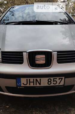 Минивэн SEAT Alhambra 2002 в Изюме