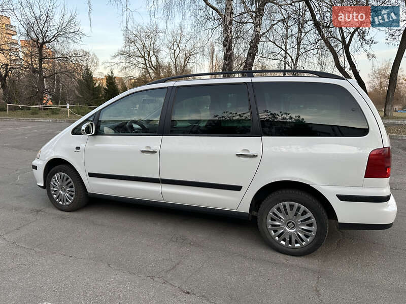 Минивэн SEAT Alhambra 2009 в Киеве