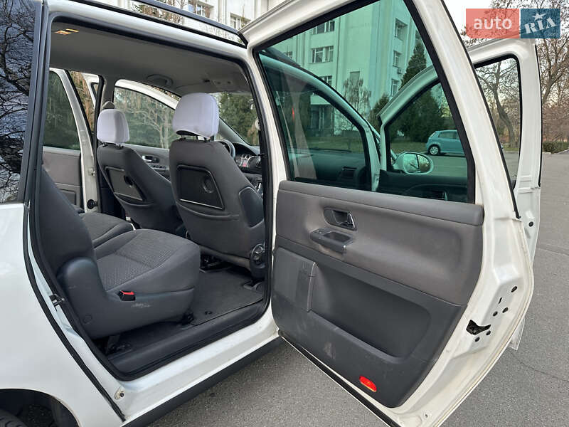 Минивэн SEAT Alhambra 2009 в Киеве