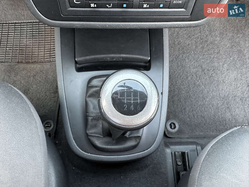 Минивэн SEAT Alhambra 2009 в Киеве