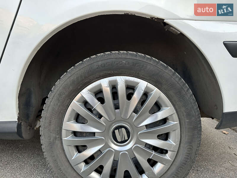 Минивэн SEAT Alhambra 2009 в Киеве