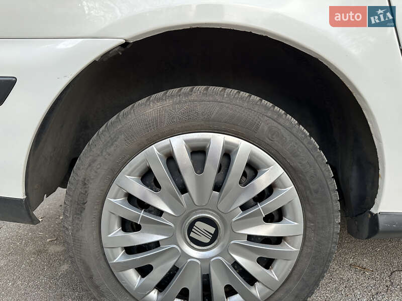 Минивэн SEAT Alhambra 2009 в Киеве