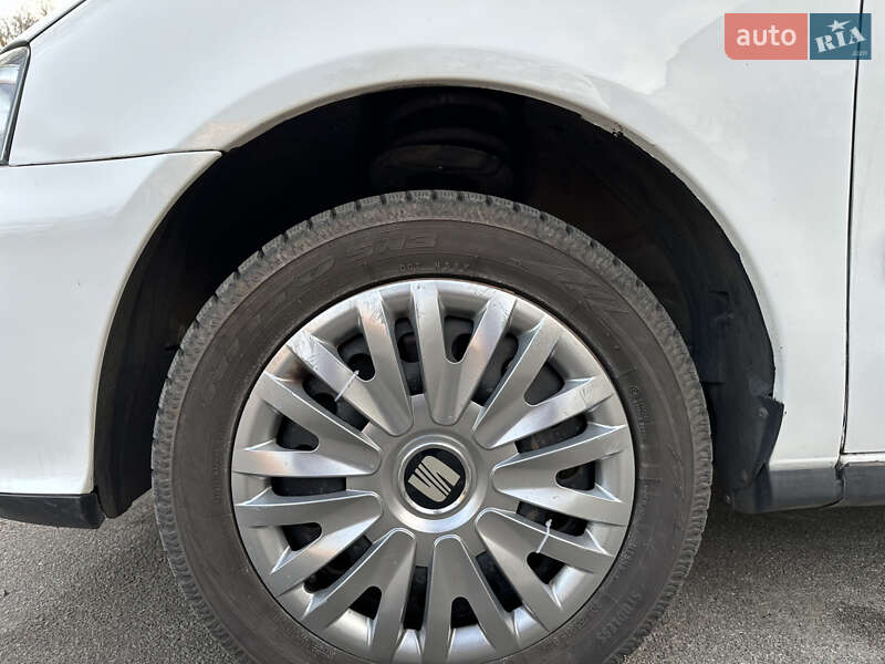Минивэн SEAT Alhambra 2009 в Киеве