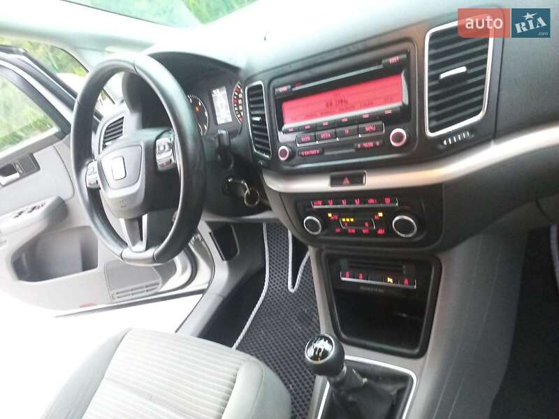 Минивэн SEAT Alhambra 2010 в Нижних Воротах