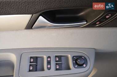 Минивэн SEAT Alhambra 2012 в 