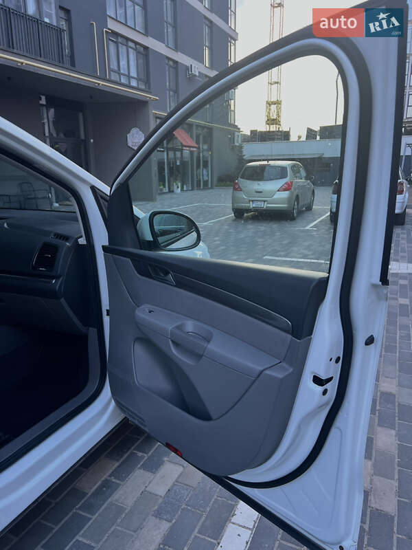 Минивэн SEAT Alhambra 2014 в Млинове