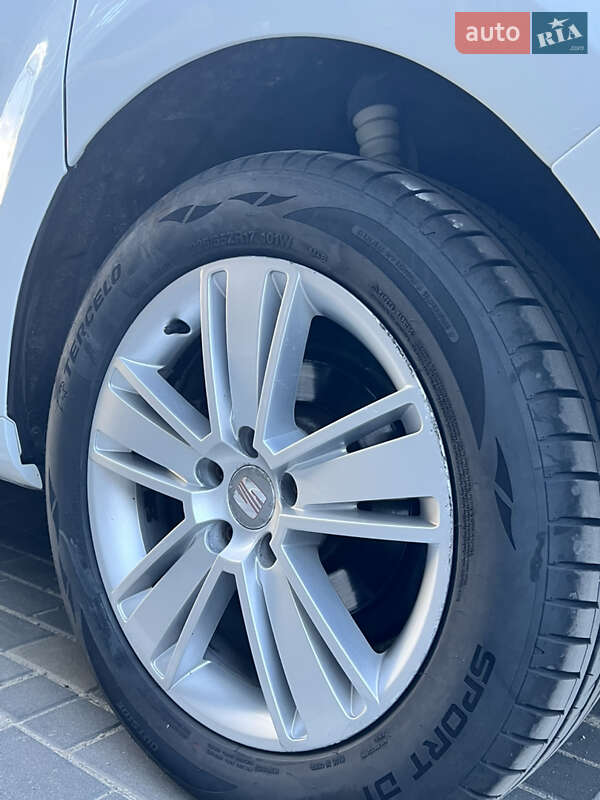 Минивэн SEAT Alhambra 2014 в Млинове