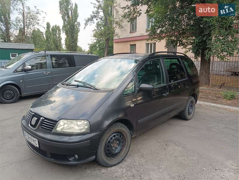 Минивэн SEAT Alhambra 2004 в Кривом Роге