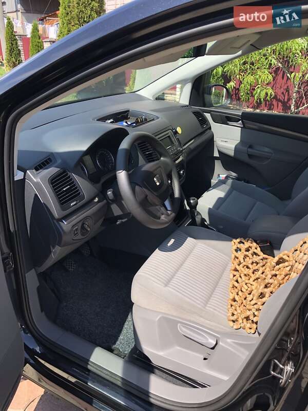 Мінівен SEAT Alhambra 2010 в Долині