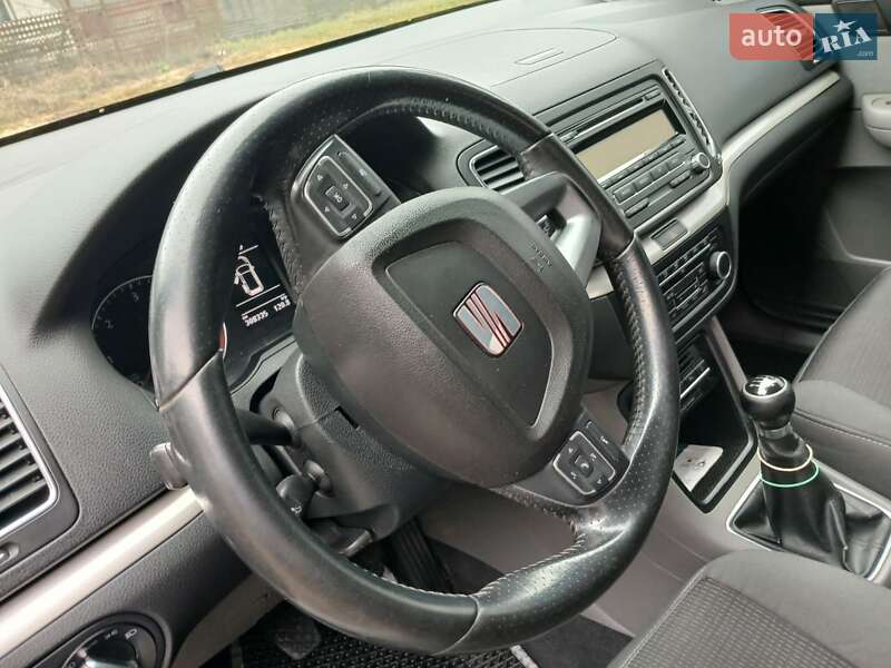 Минивэн SEAT Alhambra 2010 в Нижних Воротах