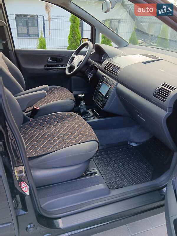 Минивэн SEAT Alhambra 2006 в Черновцах