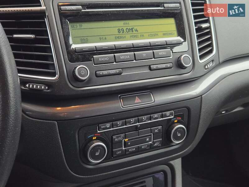 Минивэн SEAT Alhambra 2012 в Киеве