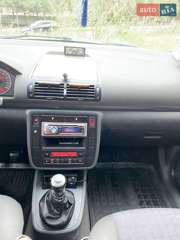 Минивэн SEAT Alhambra 2005 в Новояворовске