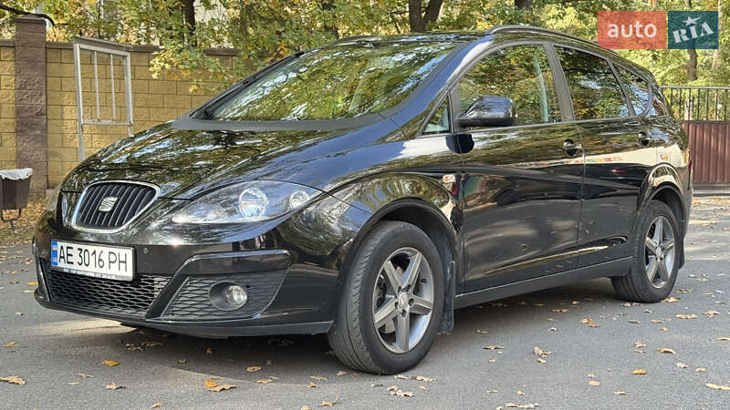 Минивэн SEAT Altea XL 2015 в Новомосковске