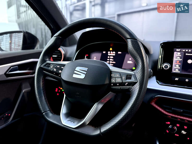 Позашляховик / Кросовер SEAT Arona 2022 в Києві