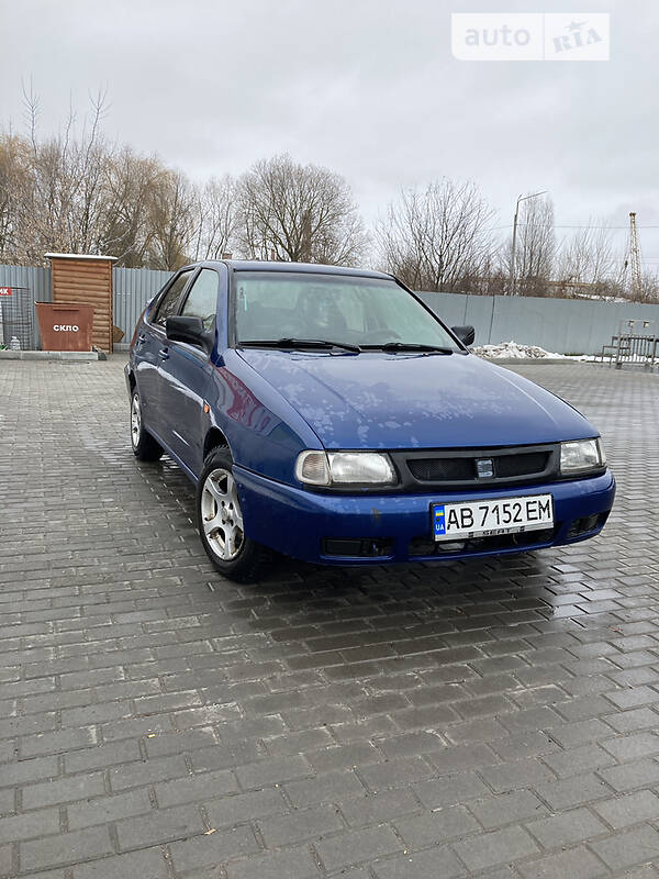 Седан SEAT Cordoba 1994 в Калиновке