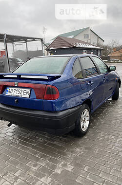 Седан SEAT Cordoba 1994 в Калиновке