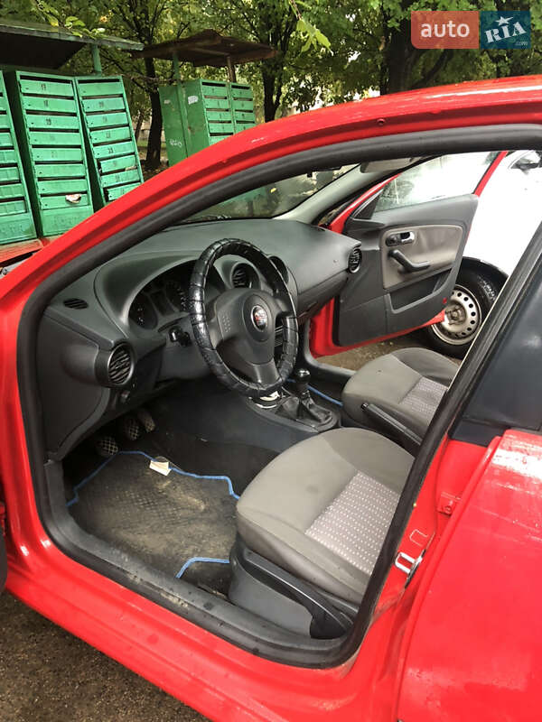 Седан SEAT Cordoba 2005 в Ужгороді