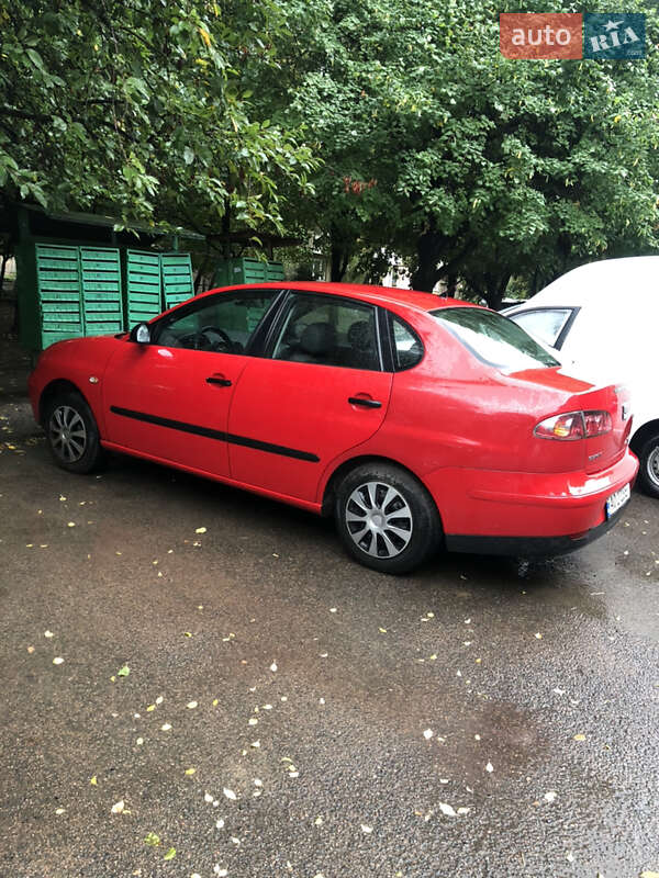 Седан SEAT Cordoba 2005 в Ужгороді