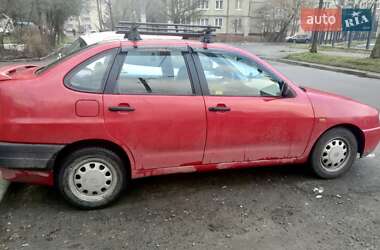 Хэтчбек SEAT Cordoba 1996 в Львове