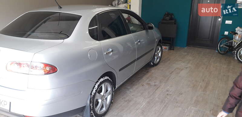 Седан SEAT Cordoba 2007 в Львове