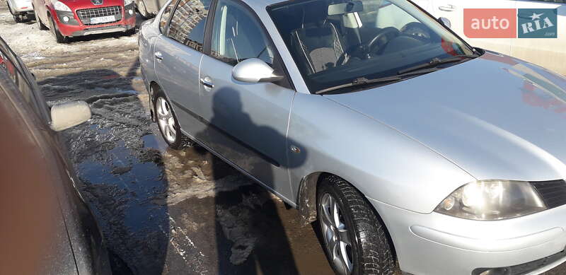 Седан SEAT Cordoba 2007 в Львове