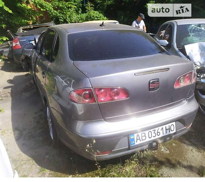 Седан SEAT Cordoba 2004 в 