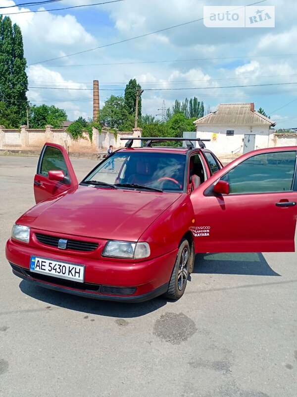 Седан SEAT Cordoba 1997 в Кривом Роге