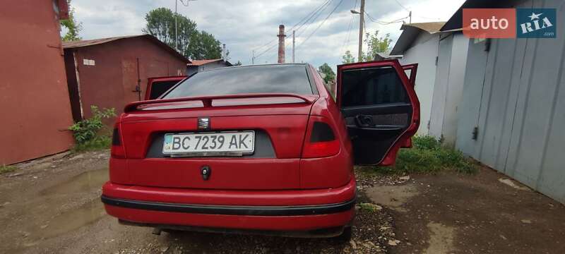 Седан SEAT Cordoba 1996 в Дрогобыче