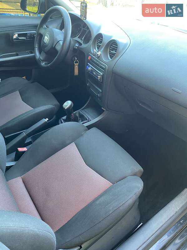 Седан SEAT Cordoba 2008 в Львове