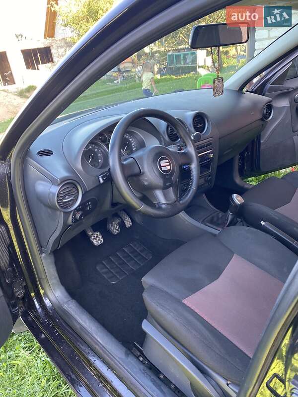 Седан SEAT Cordoba 2008 в Львове