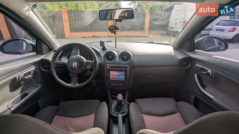 Седан SEAT Cordoba 2008 в Вишневом