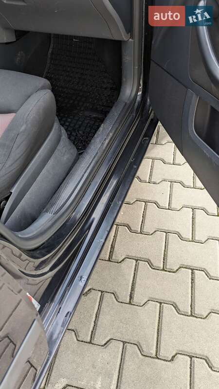 Седан SEAT Cordoba 2008 в Вишневом