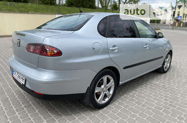 Седан SEAT Cordoba 2007 в Остроге