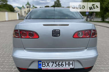 Седан SEAT Cordoba 2007 в Остроге