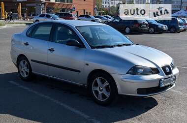 Седан SEAT Cordoba 2004 в Львове